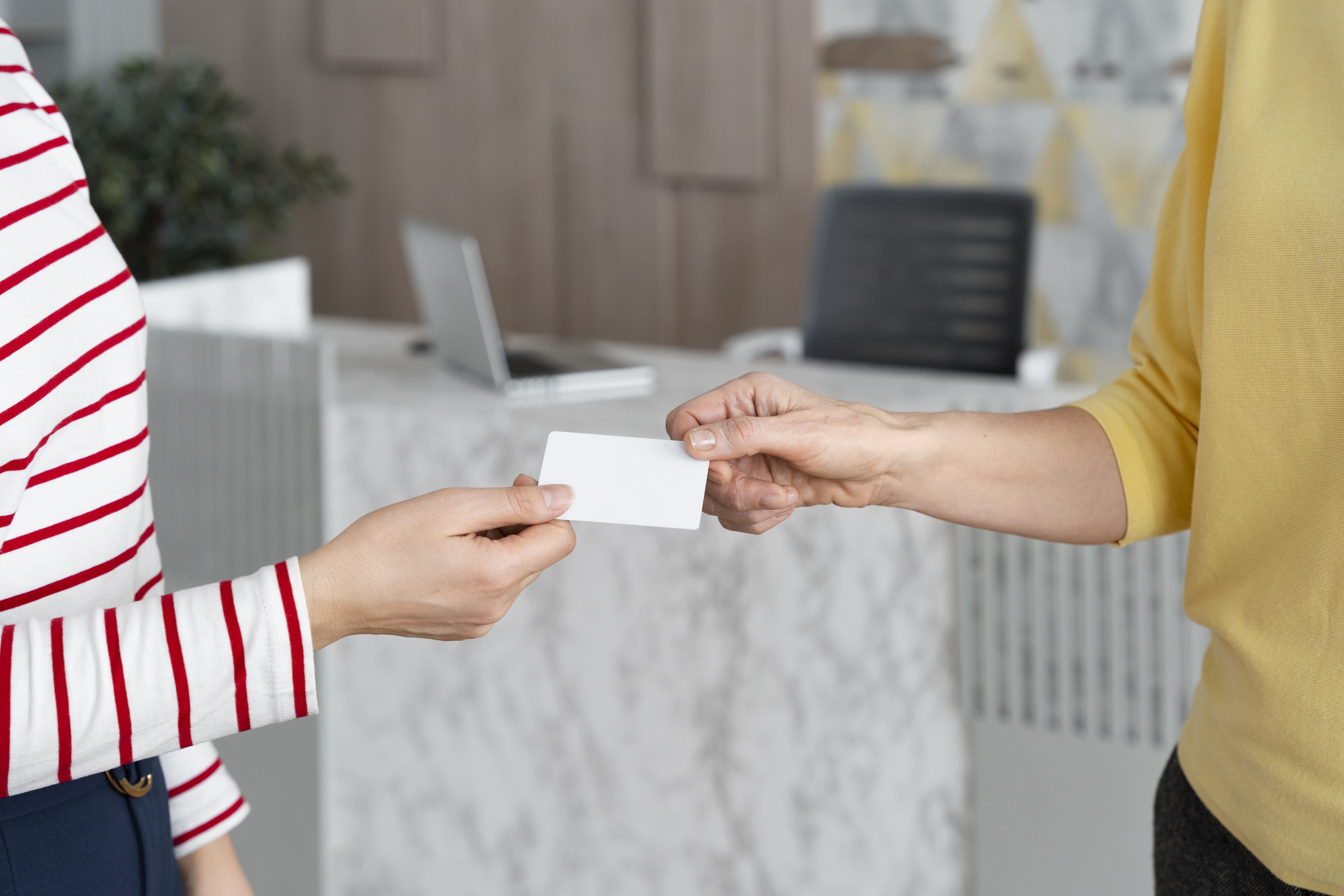 Tarjetas de presentación inteligentes con uso de códigos QR
